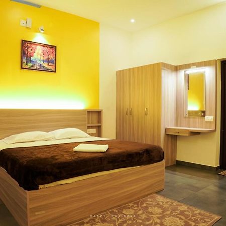 Happy Holidays Resort Kanthalloor Bagian luar foto
