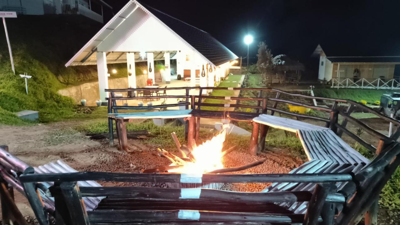 Happy Holidays Resort Kanthalloor Bagian luar foto