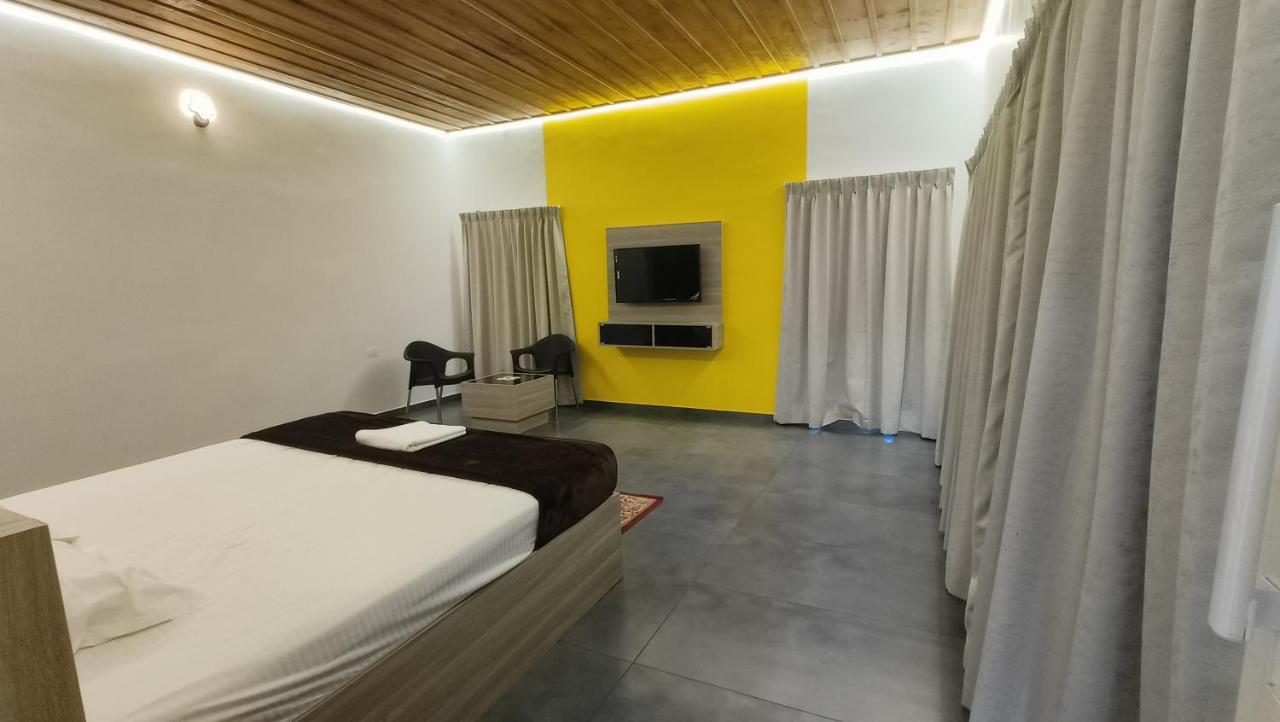 Happy Holidays Resort Kanthalloor Bagian luar foto