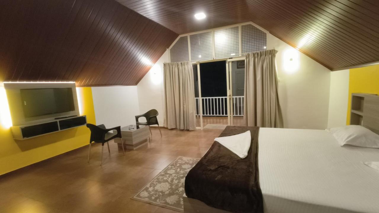 Happy Holidays Resort Kanthalloor Bagian luar foto