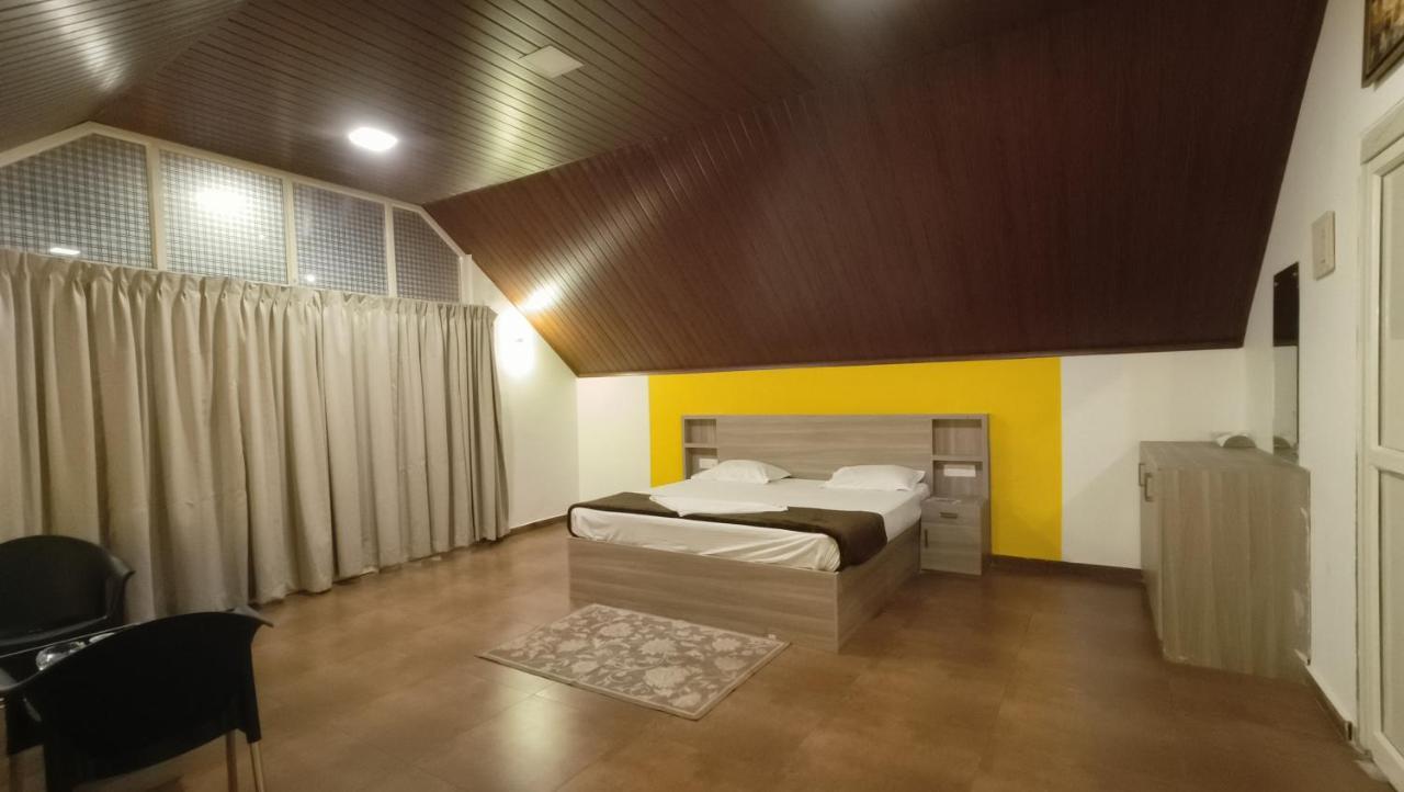 Happy Holidays Resort Kanthalloor Bagian luar foto