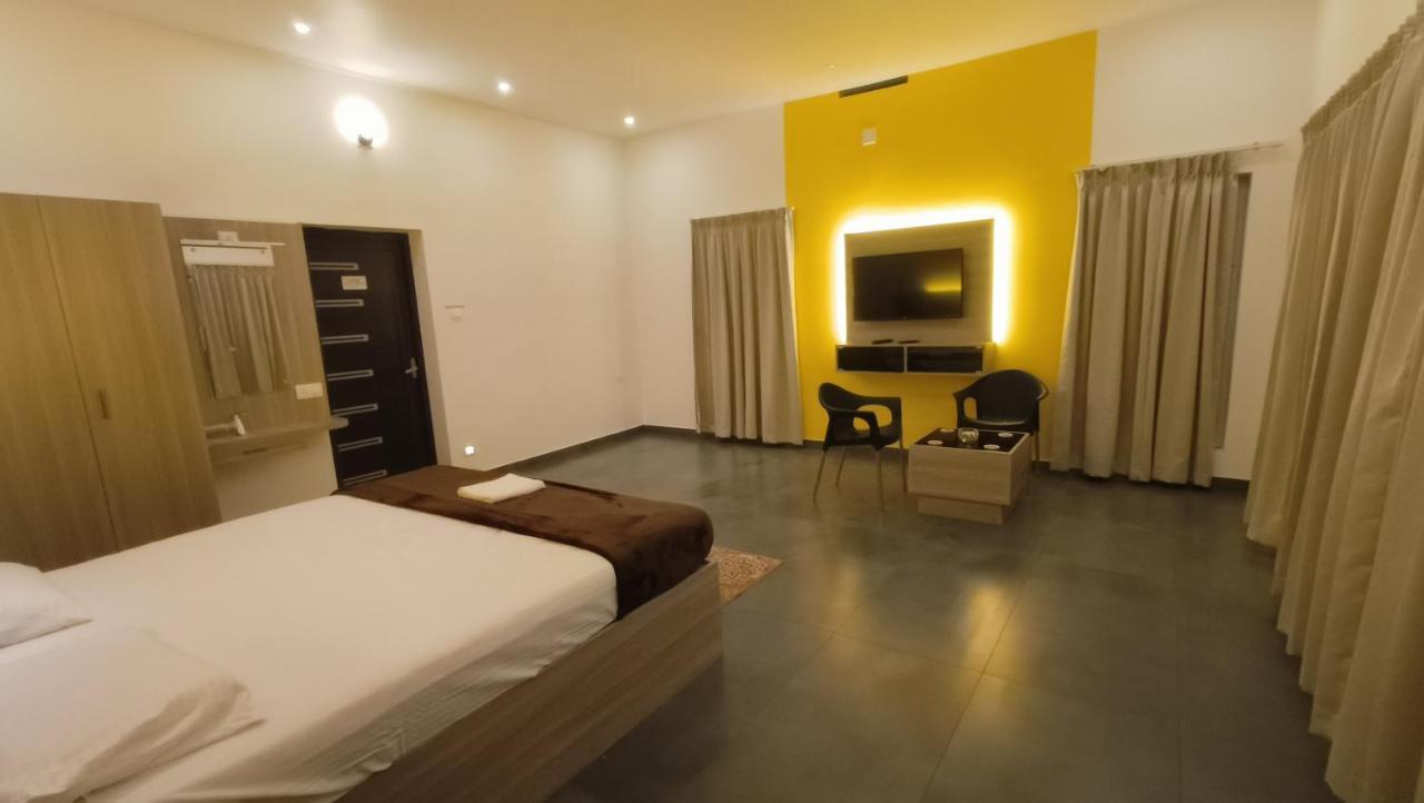 Happy Holidays Resort Kanthalloor Bagian luar foto