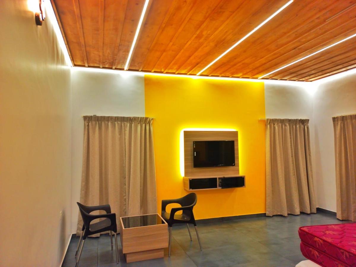 Happy Holidays Resort Kanthalloor Bagian luar foto